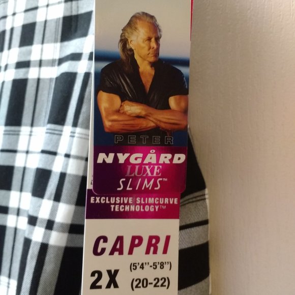 Nygard Black & White Capris - Picture 2 of 5